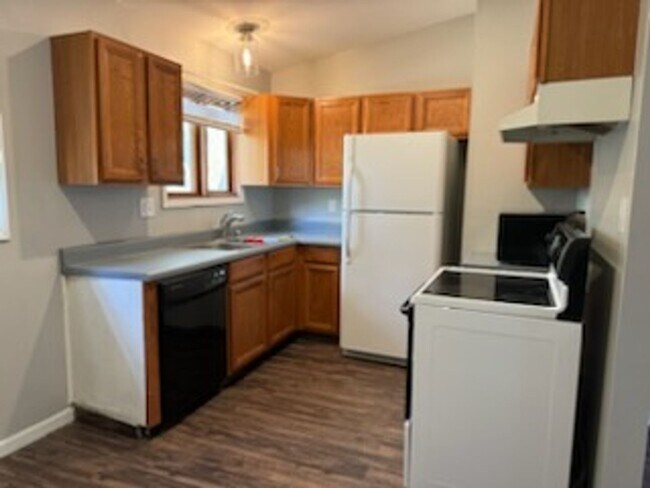 Foto del edificio - Schedule a Showing Today!!!