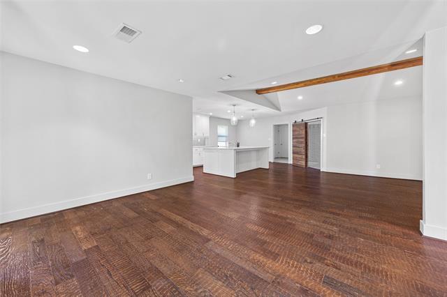 Building Photo - 3945 Clubway Ln