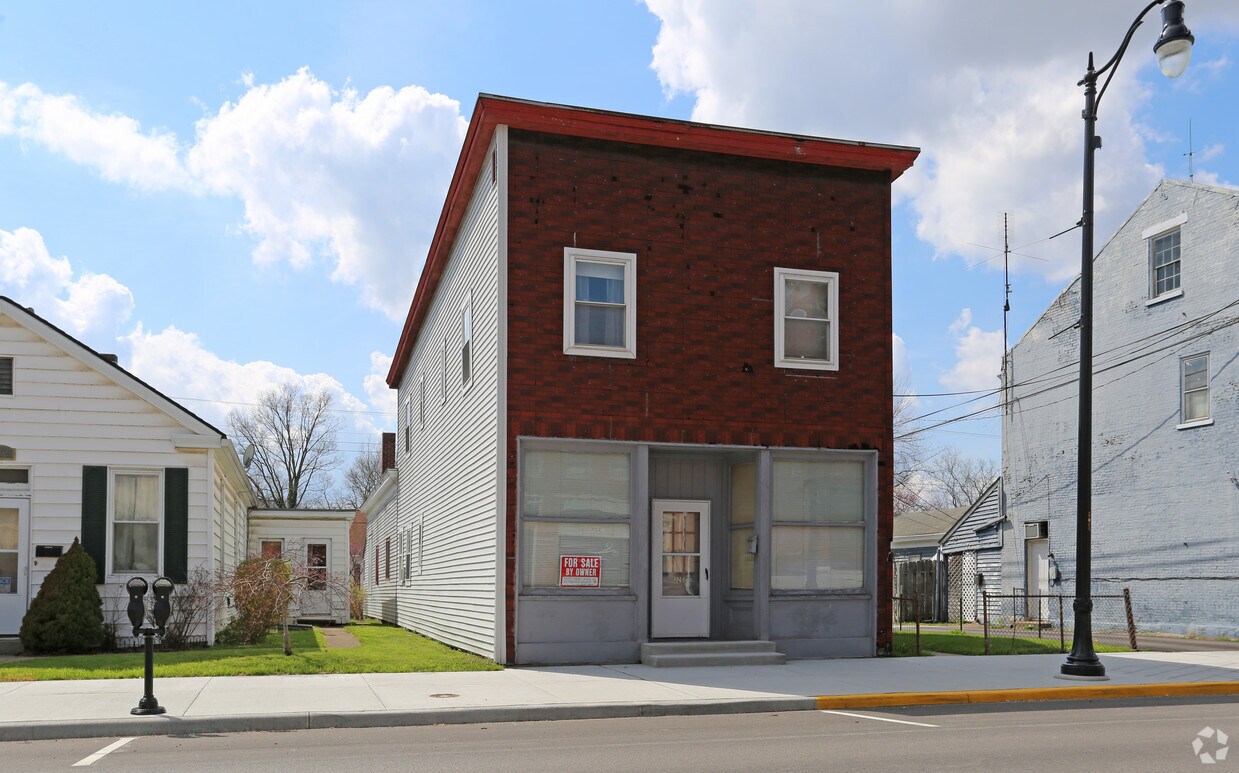 Primary Photo - 320 Main St