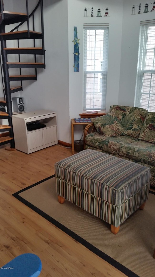 Building Photo - 102B Windward Dr