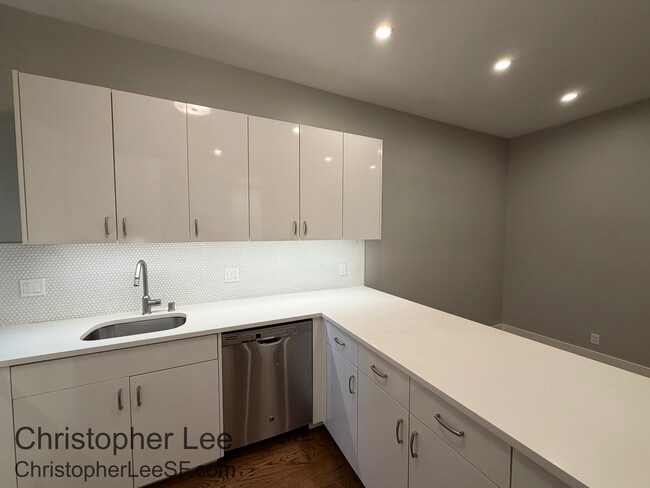 Building Photo - 2110 Baker St