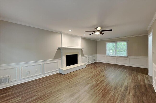 Building Photo - 2052 Sumter Ct