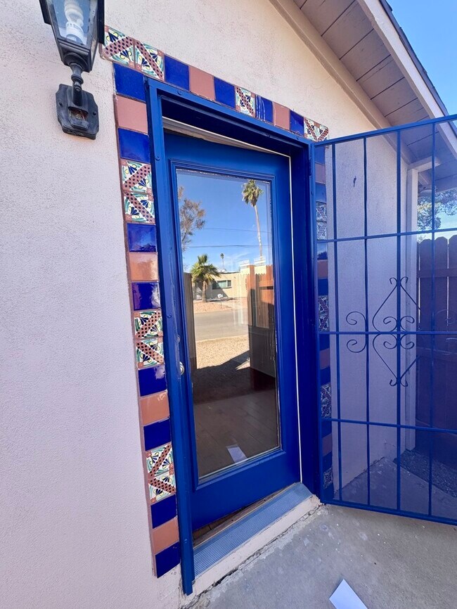 Foto del edificio - FOR RENT