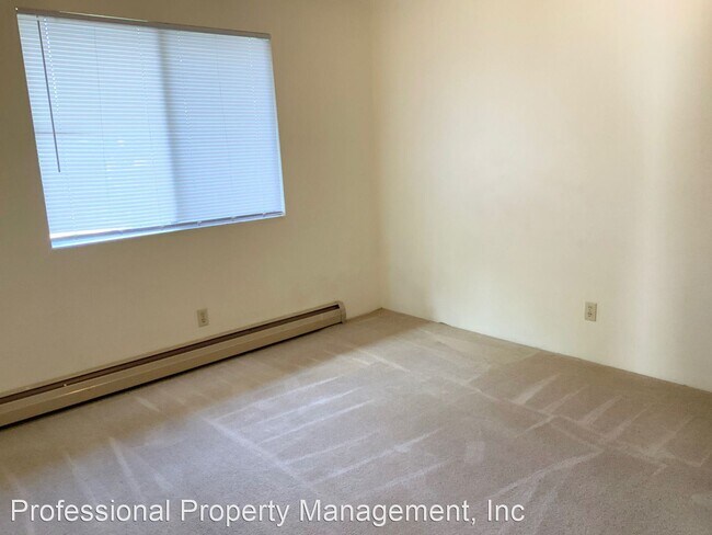 Building Photo - 1519-1521 Ashberry Ct