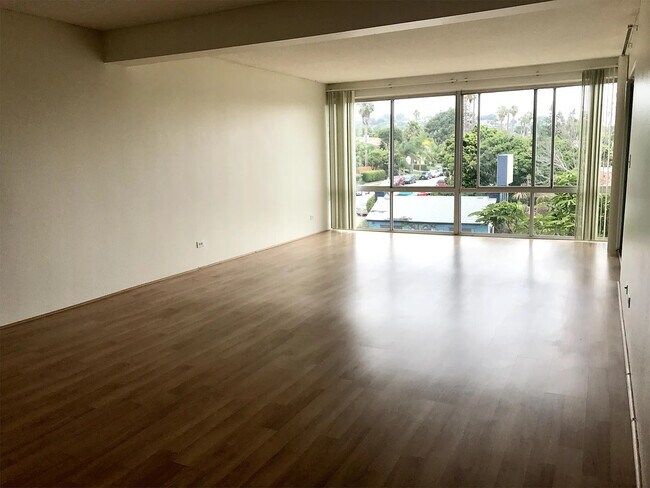 Foto del edificio - 4944 Cass St