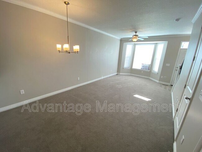 Foto del edificio - 738 N 150 E St