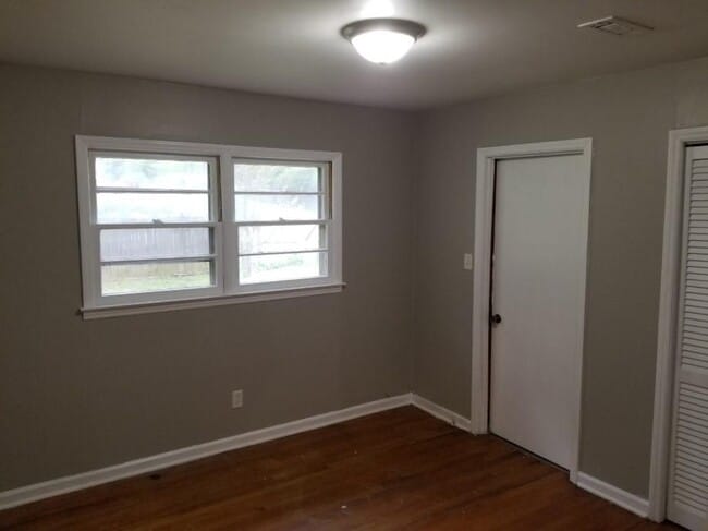 Building Photo - 205 Marigold Road