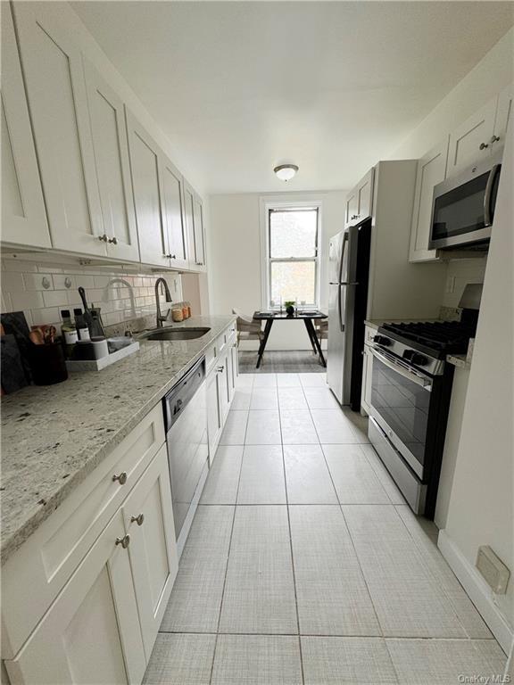 Building Photo - 445 Gramatan Ave