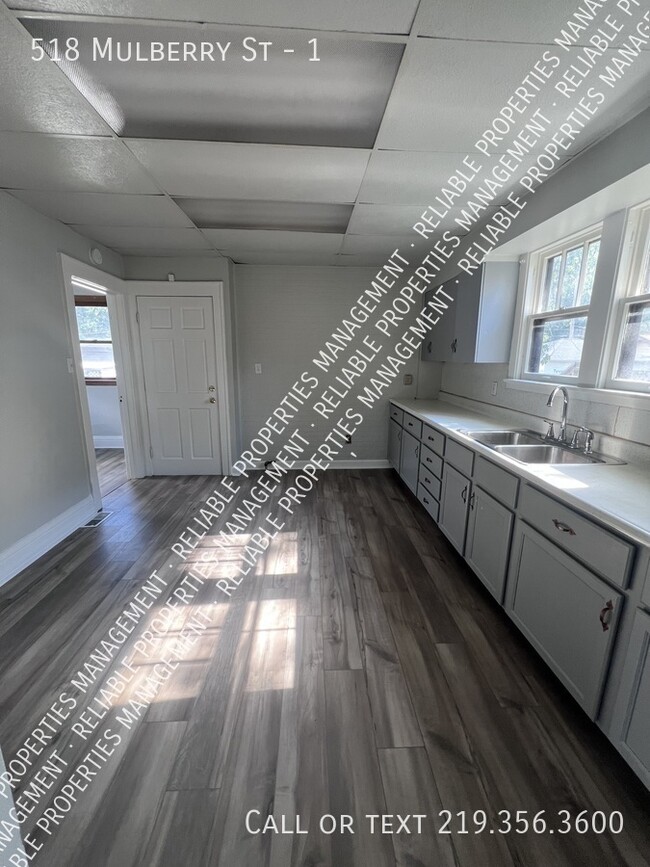 Building Photo - 518 Mulberry St