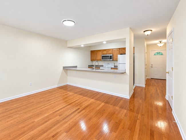 Building Photo - 4041 Dalt Dr