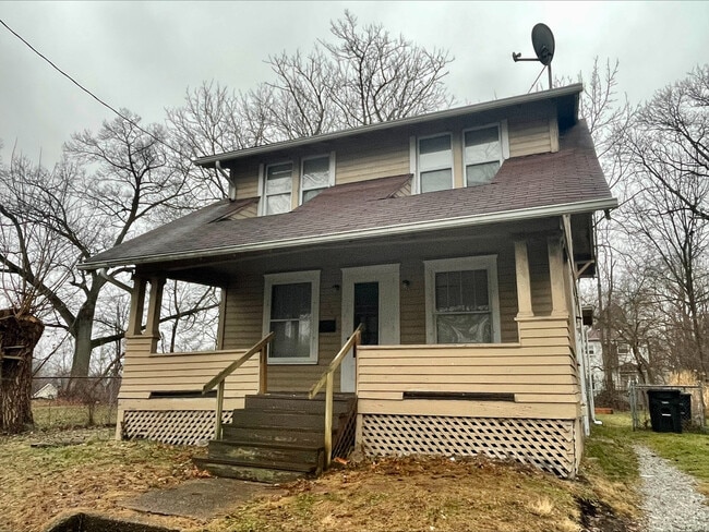 Building Photo - 644 Carpenter St