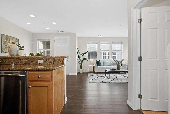 Building Photo - 2502 Jetty Dr