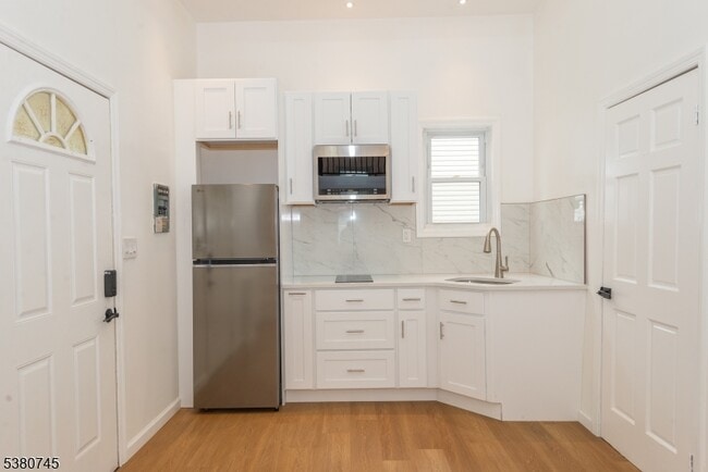 Building Photo - 73 Clinton Pl