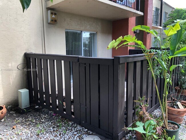 Foto del edificio - 10762 N Kendall Dr