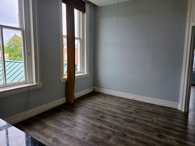 Building Photo - 109 N Market St