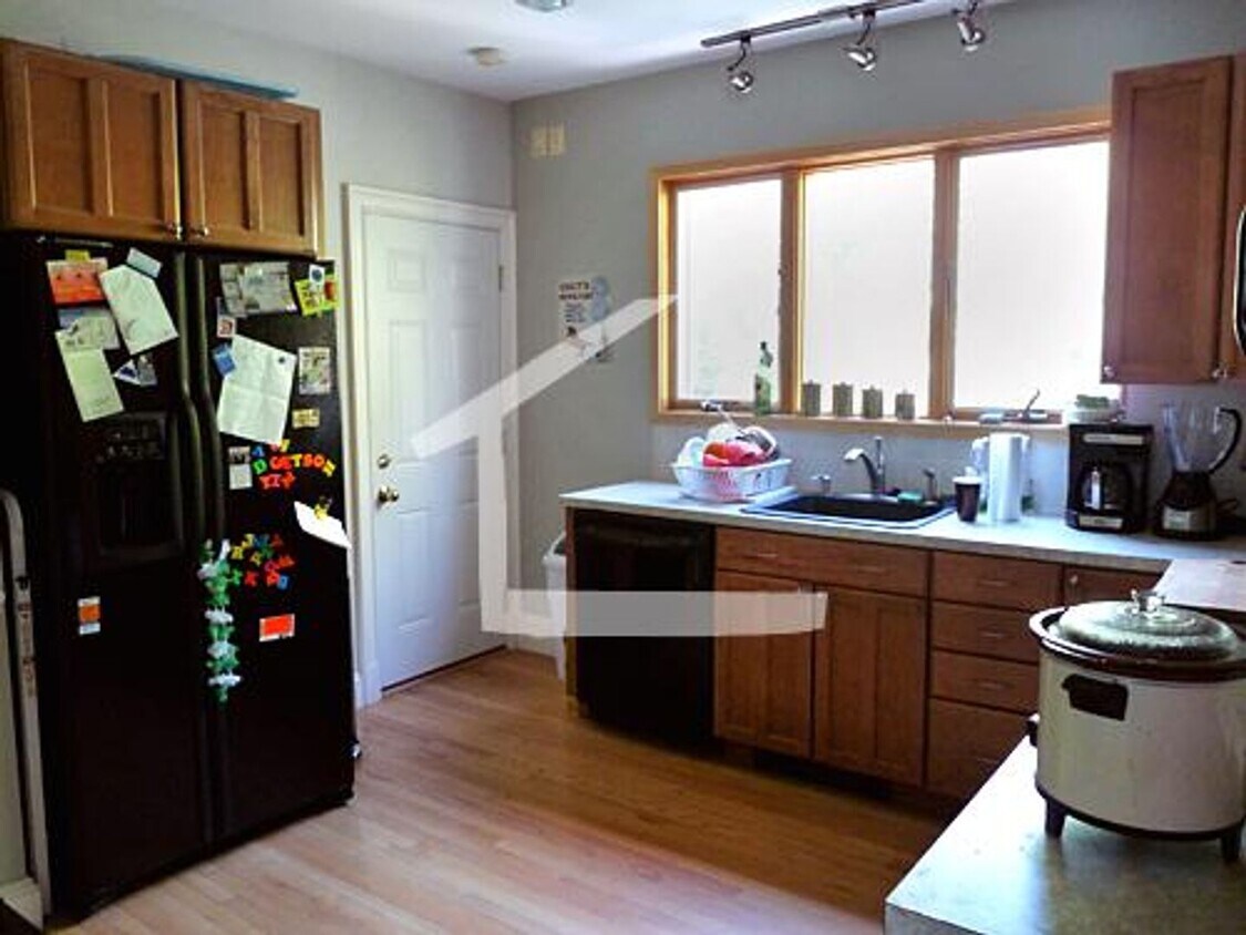 Foto principal - HOT ALLSTON LISTING!!!!