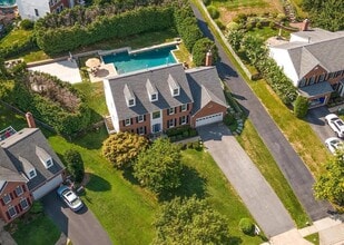 Building Photo - 10375 Wetherburn Rd