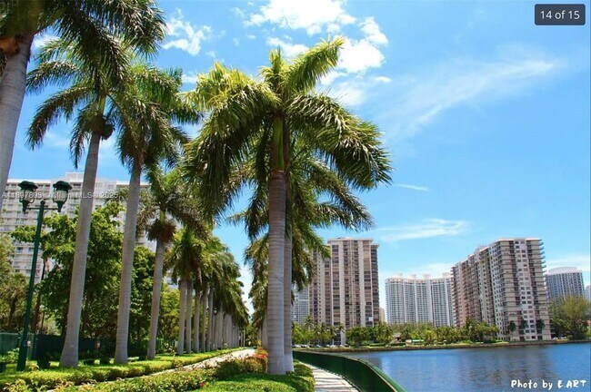 Foto del edificio - 18151 NE 31st Ct