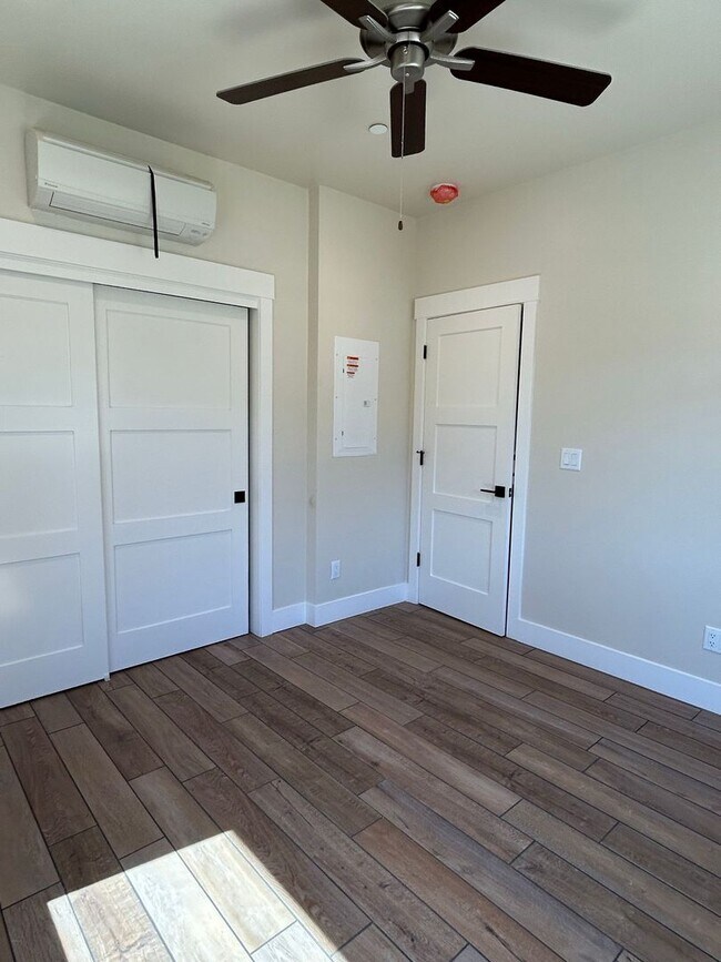 Foto del edificio - 372-384 E 8th Ave