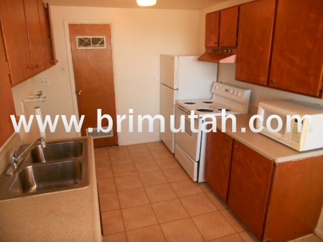Building Photo - 570 N 200 W