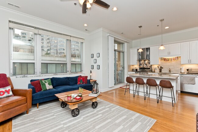 Building Photo - 839 S Wells St