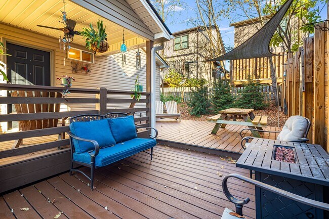 Foto del edificio - Cozy & Fully-Furnished West Asheville 2-Be...