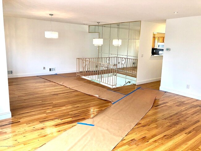 Building Photo - 48 Draper Pl