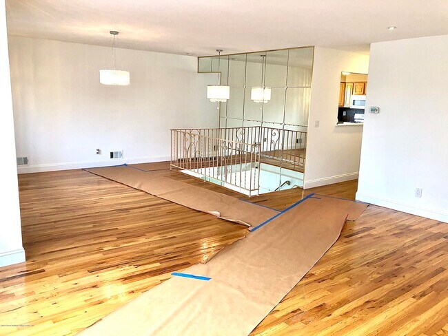 Foto del edificio - 48 Draper Pl