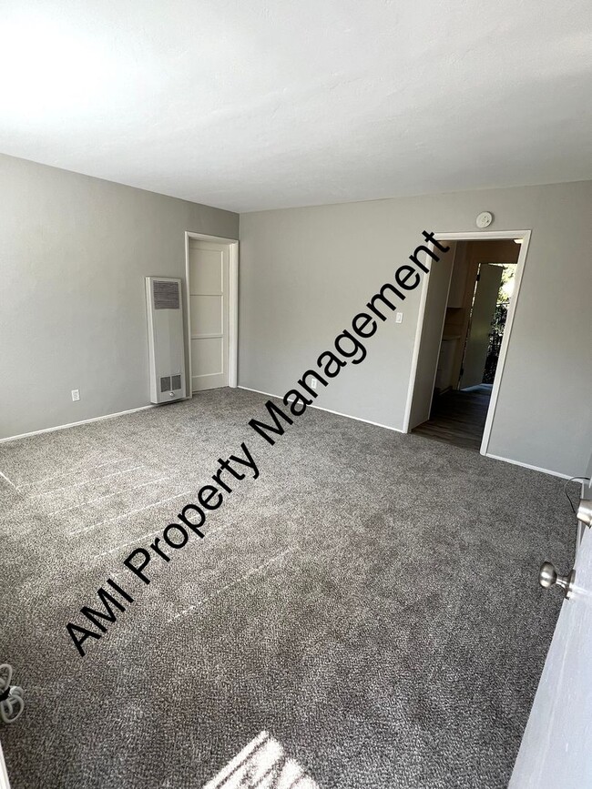 Building Photo - Move in Special!! $500 off 1st Month's Rent!!