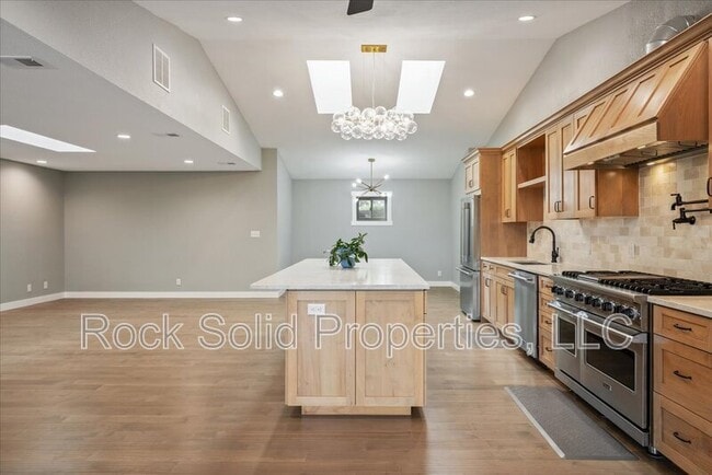 Building Photo - 753 Latigo Loop