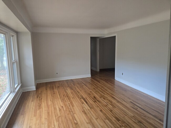 Foto del edificio - 24955 Westmoreland Dr
