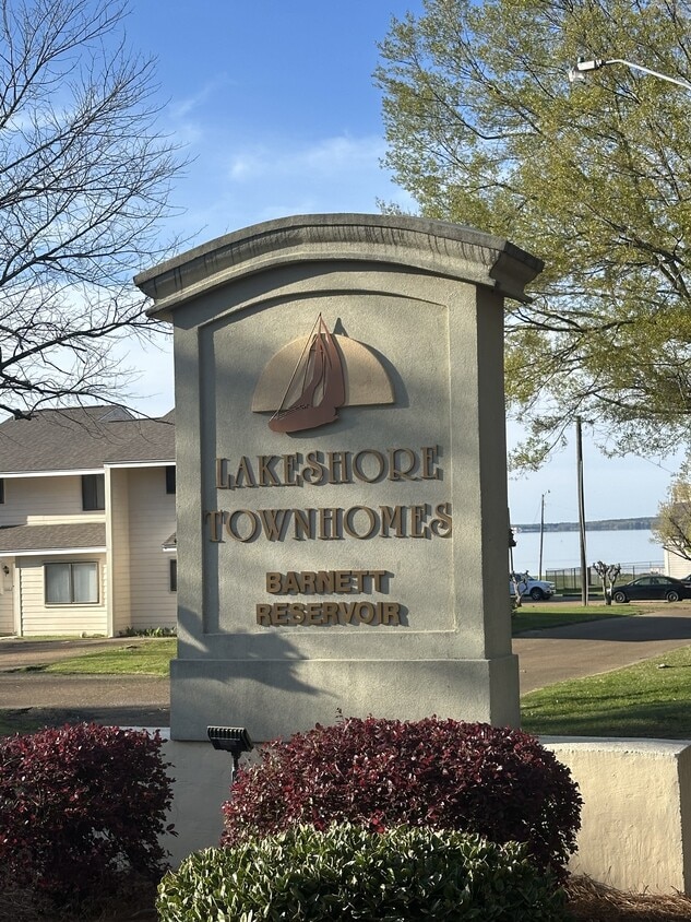 Building Photo - 0 Windrose Dr