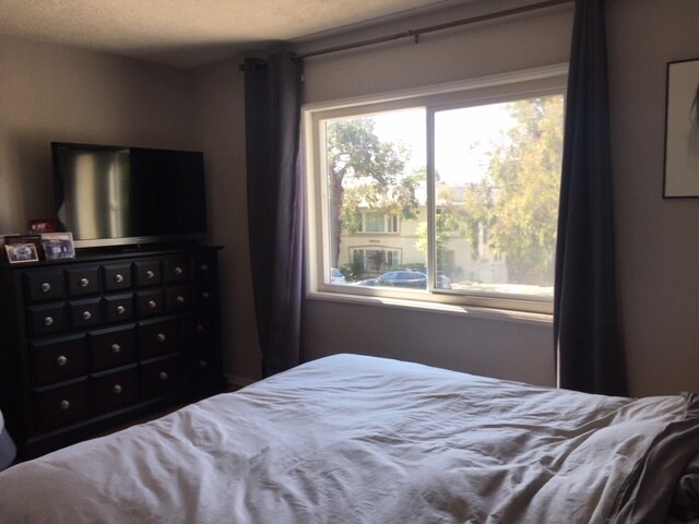 bedroom - 16543 Sunset Blvd