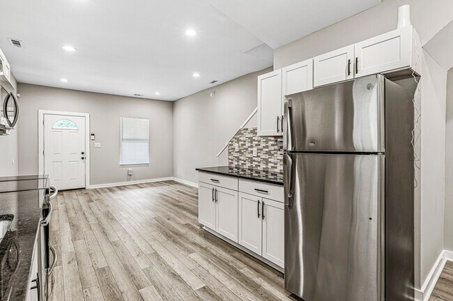 Photo - 3239 Boulevard Pl House