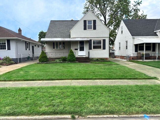 Foto del edificio - Beautiful 3 beds, 1.5 bathroom home with b...