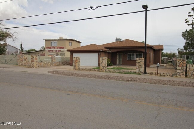 Foto del edificio - 456 Passmore Rd