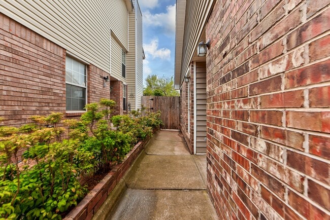 Photo - 917 Rambling Oaks Dr (Norman, OK) House