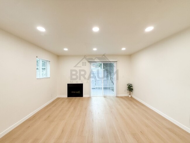 Building Photo - 14257 Friar St