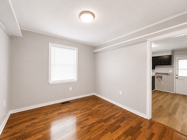 Building Photo - 25 Almo Dr