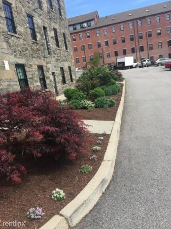 Foto principal - 2 br, 1 bath Apartment - 535 Roosevelt Ave