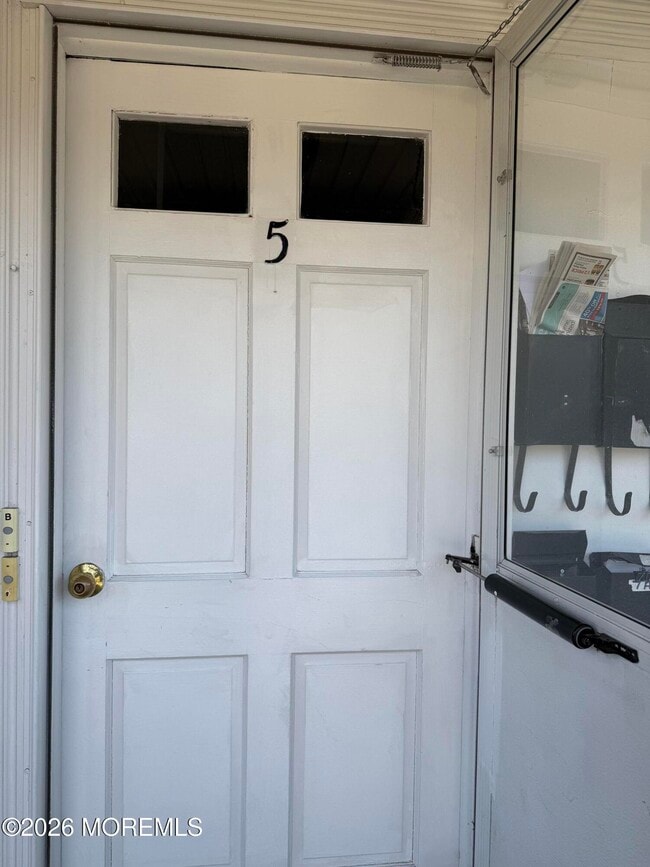 Building Photo - 5 Juniper Ln