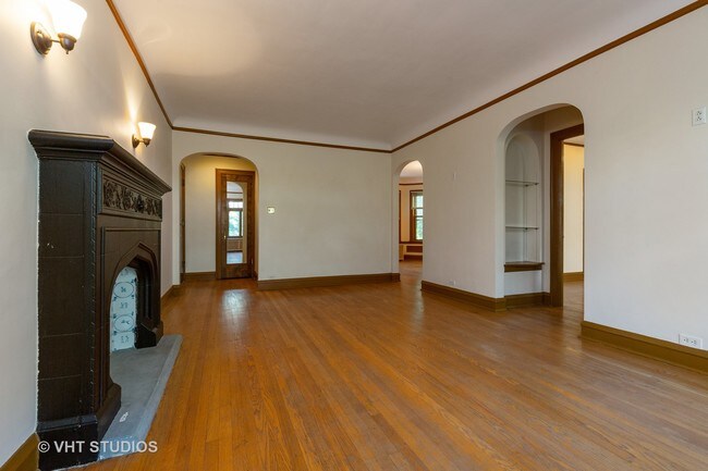 Foto del edificio - 2200 W Granville Ave