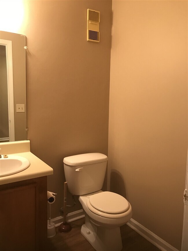 Foto del edificio - 2205 Timberwood Cir S