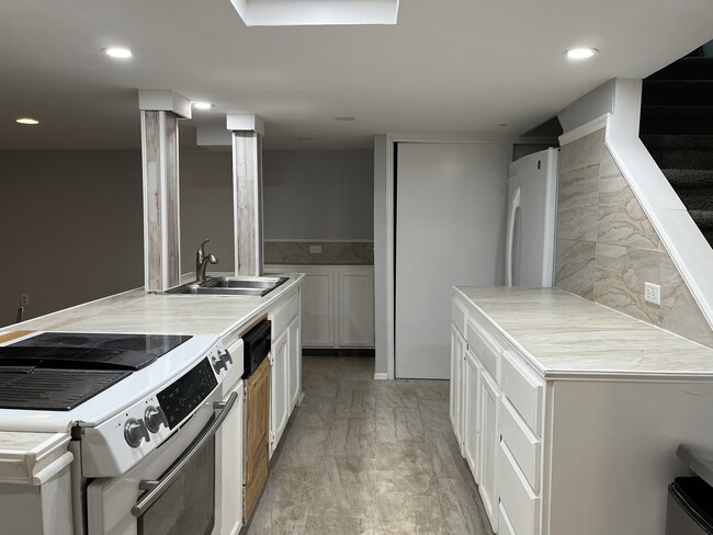 Building Photo - 9747 Osceola St