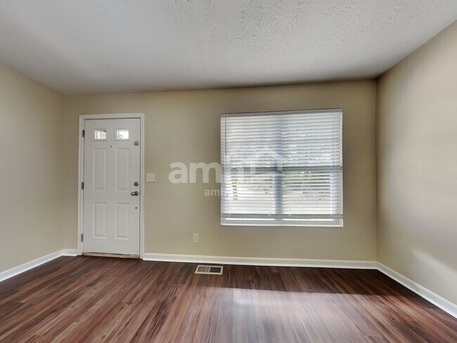 Foto del edificio - 1851 Treeshade Ct