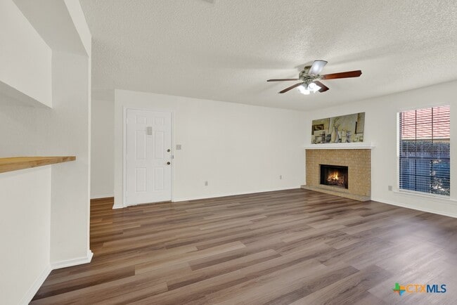 Building Photo - 1202 Thorpe Ln