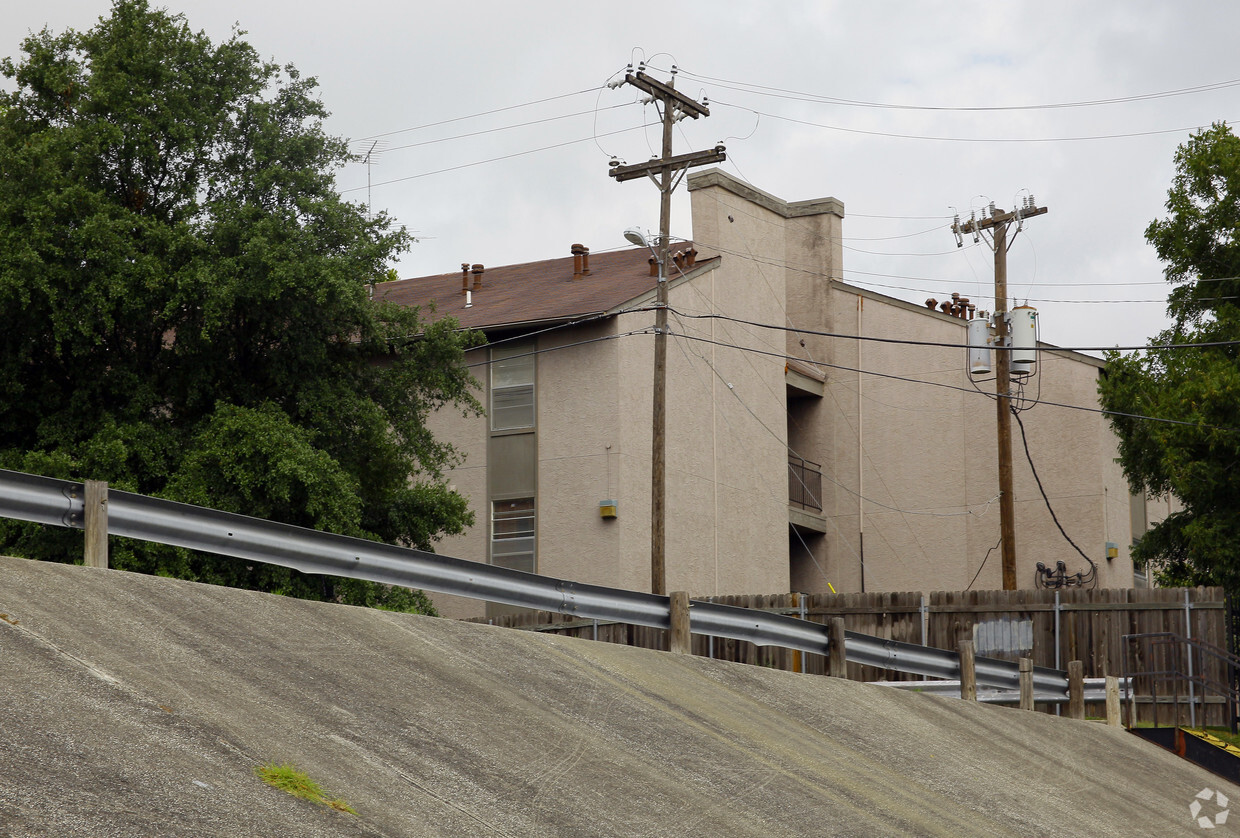 Building Photo - Pin Oak Apartments