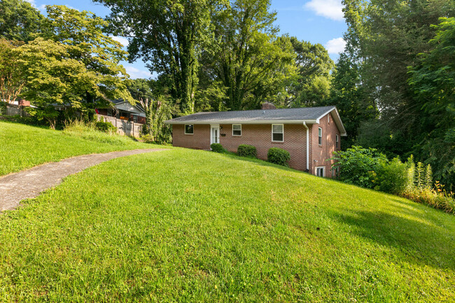 Building Photo - 68 Wilshire Dr