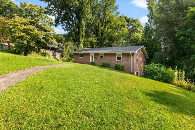 Foto del edificio - 68 Wilshire Dr