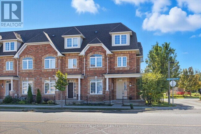 Building Photo - 141 Kenneth Hobbs Ave